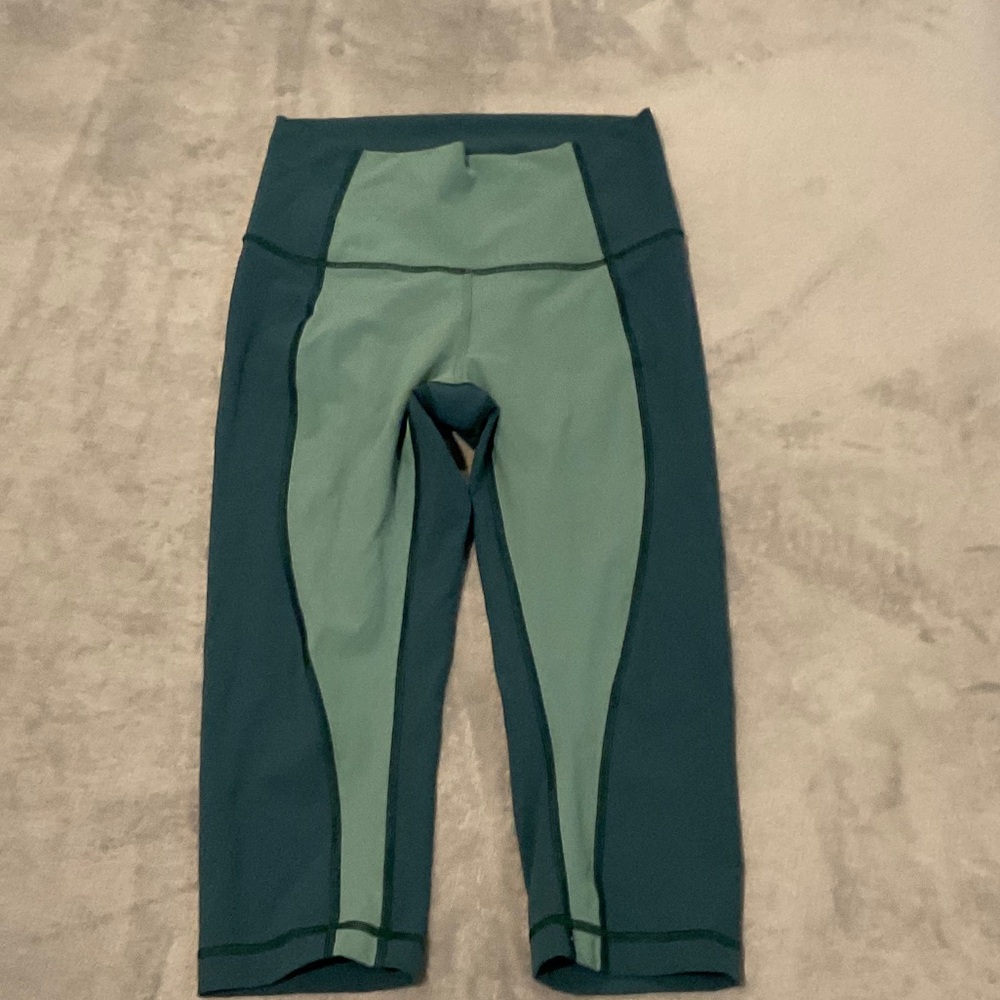 Women’s Lululemon athletic capris